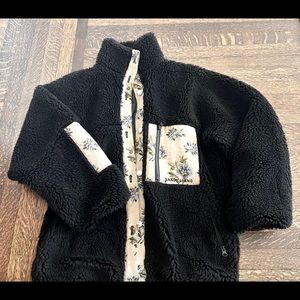 SANDY LIANG ISO black fleece/flower trim 🌸